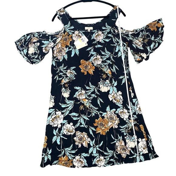 Beautiful Flowy Floral Dress - NWT - Size Medium - Picture 4 of 10